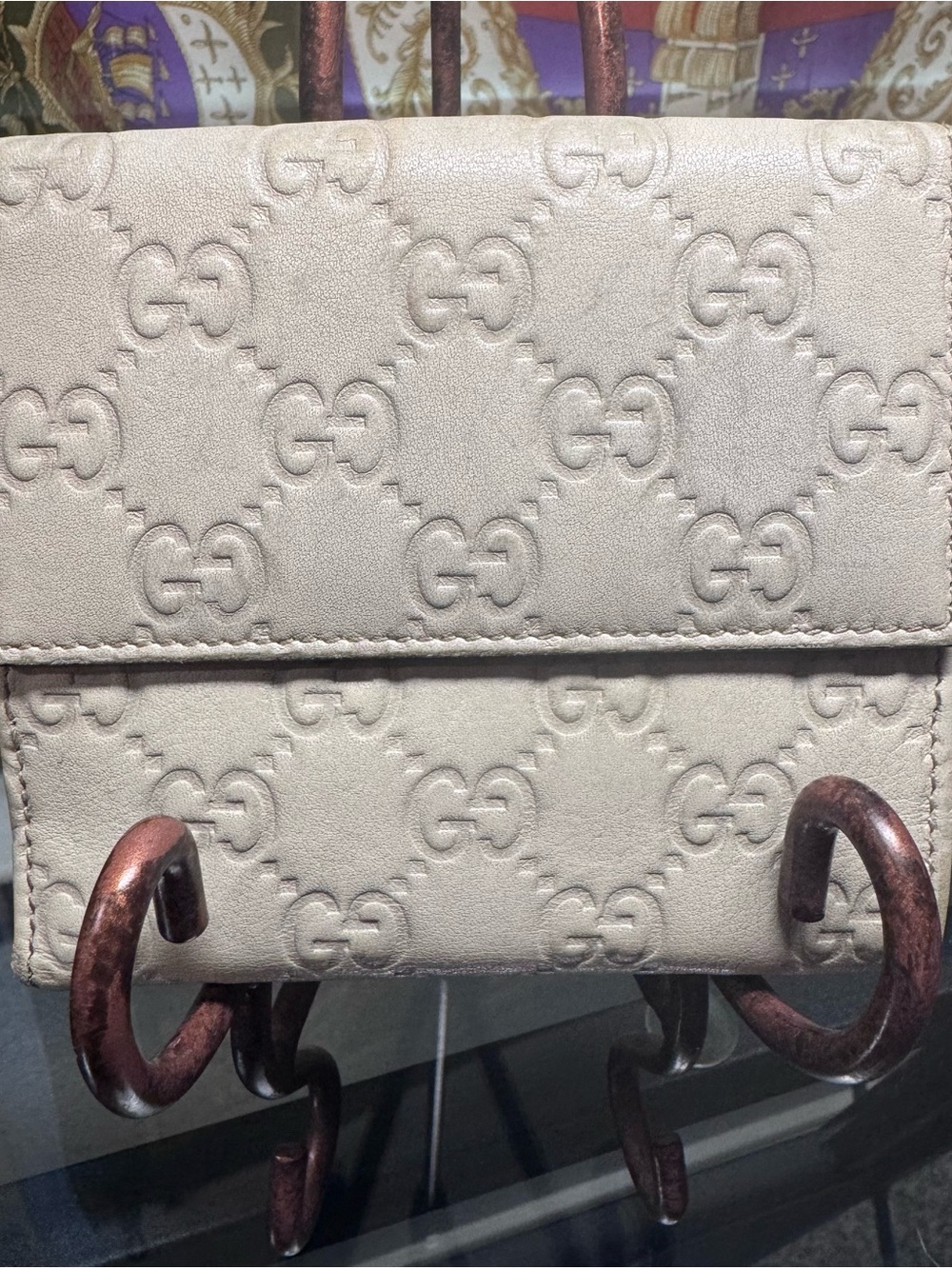 Gucci Cream Embossed GG Wallet with Heart Clasp - Picture 2 of 11